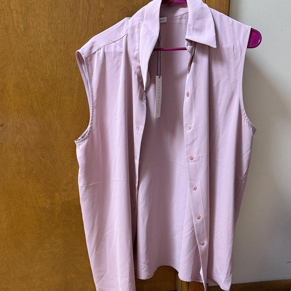 Light pink color
Size XL
Never worn